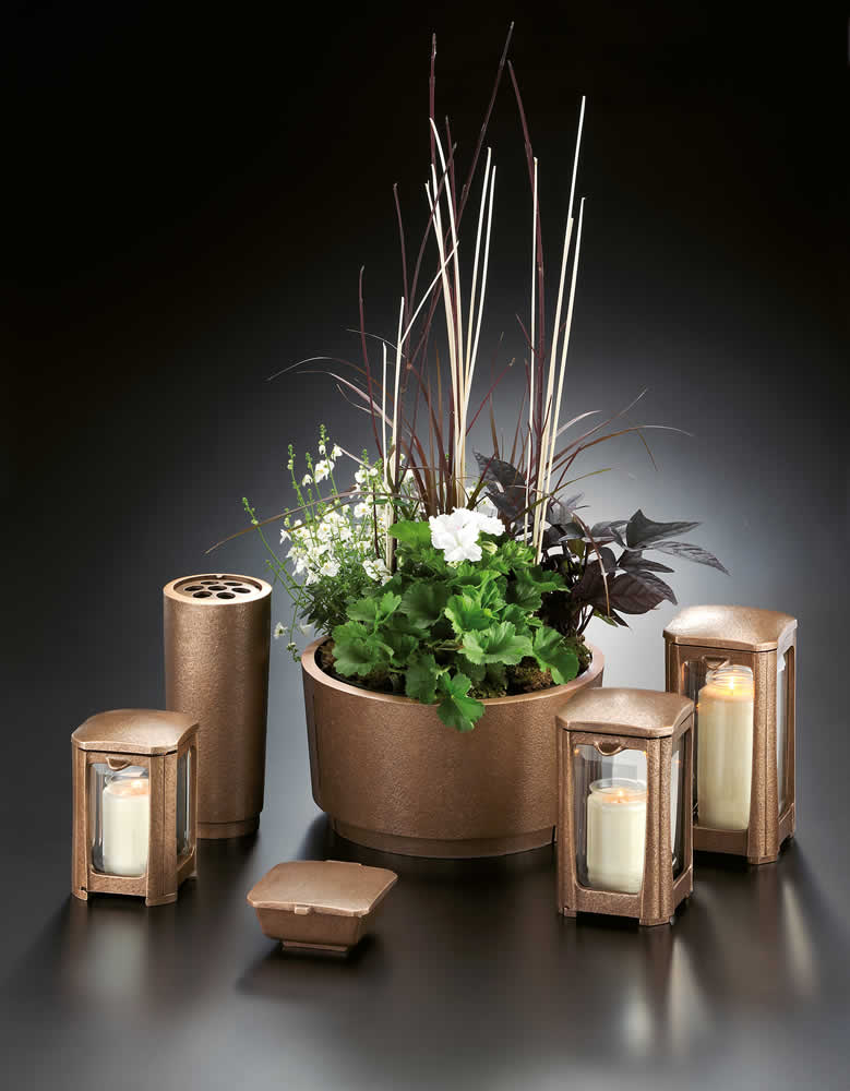 Grabschmuck Bronze-Schale, Vase und Laterne 54098